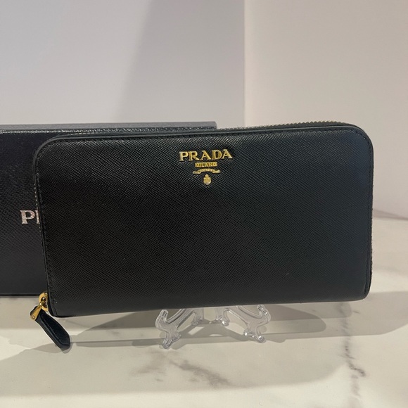 Authentic Prada Saffiano Black Zippy Wallet - Picture 2 of 9